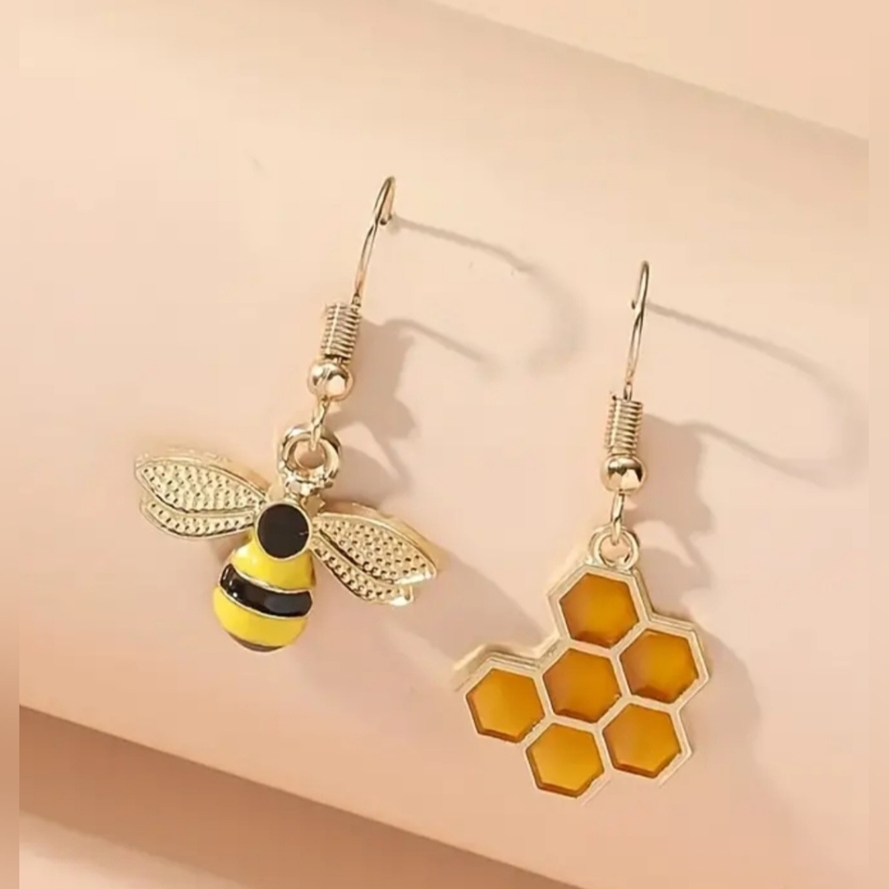 Bee & Honeycomb Decor Mismatched Drop Earrings - Picture 7 of 8